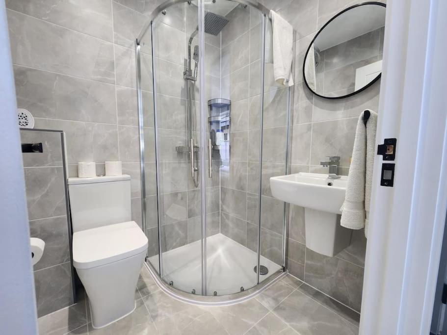 Paradigm Court, Brand New 1-Bedroom Flat อ็อกซ์ฟอร์ด ภายนอก รูปภาพ